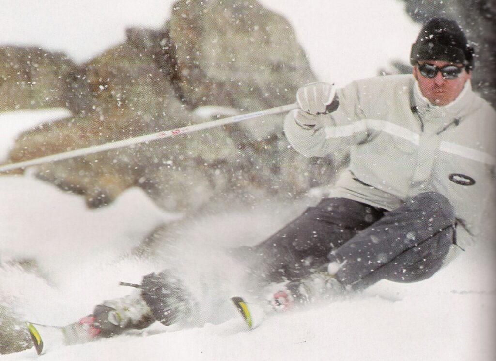 Marek Ogorzałek w skręcie carvingowym, zdjęcie z magazynu SKI, 2001